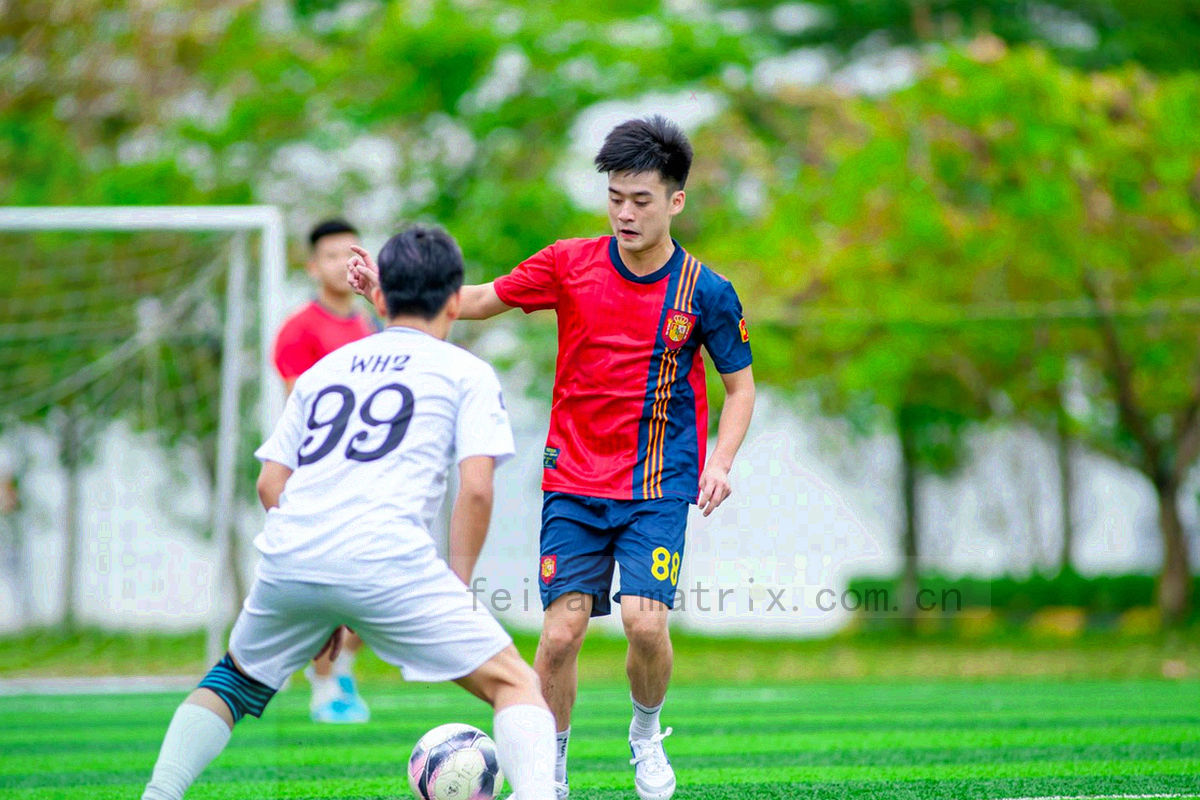 抽象传球线路与热区纹理，青柠与橙红形成对比